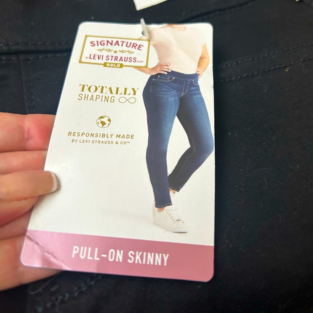 New Levi’s Strauss size 6 black skinny jeans pull uppers